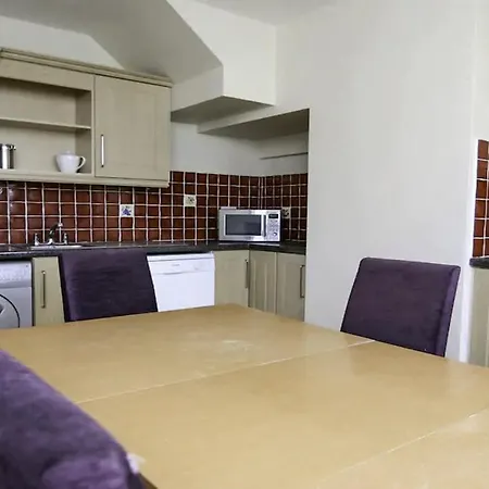 West End 3 Bedroom Bedroom With Parking Apartment *