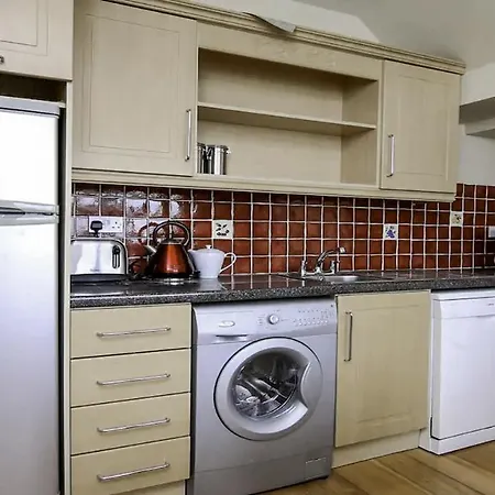 West End 3 Bedroom Bedroom With Parking Apartment Galway